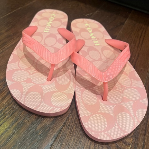 Pink coach flip flops - Picture 3 of 3